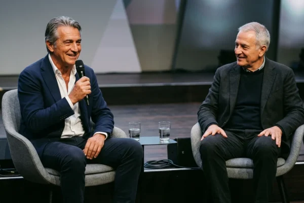 Maurizio Fondriest sul palco del Festival dello Sport di Trento mentre racconta la sua carriera ciclistica