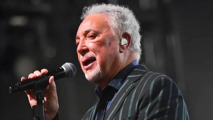 Sir Tom Jones Issues Urgent Tour Halt Hours Before Going on Stage as Sudden Illness Prompts Medical Intervention