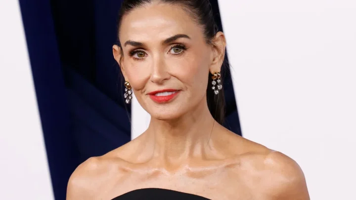The Budget-Friendly Red-Carpet Secret Behind Demi Moore’s Ageless Glow Has Been Revealed — And It Solves the Harsh Irritation of Traditional Vitamin C