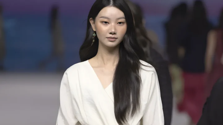 The Korean Hair Wash Secret: Why Flipping Your Head and Exfoliating After Shampoo Unlocks Maximum Volume