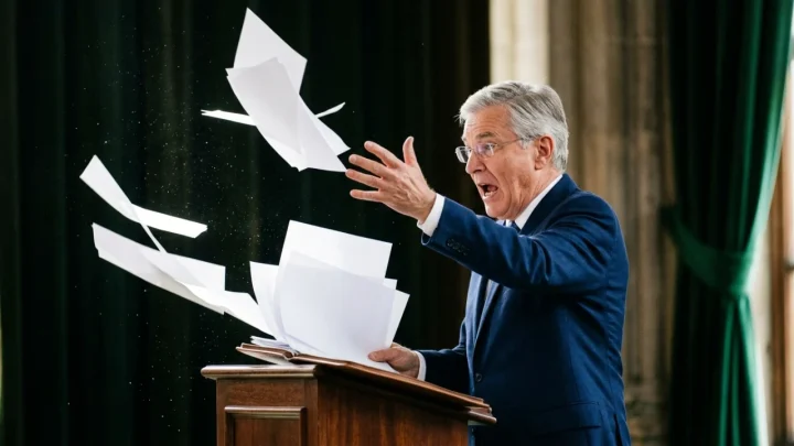 Walter Veltroni durante un intervento pubblico di commento politico