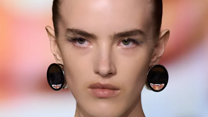 Why Coarse Gray Eyebrows Age Your Face Faster Than Dark Circles—And the Science-Backed Way to Reverse Them Without Dyes