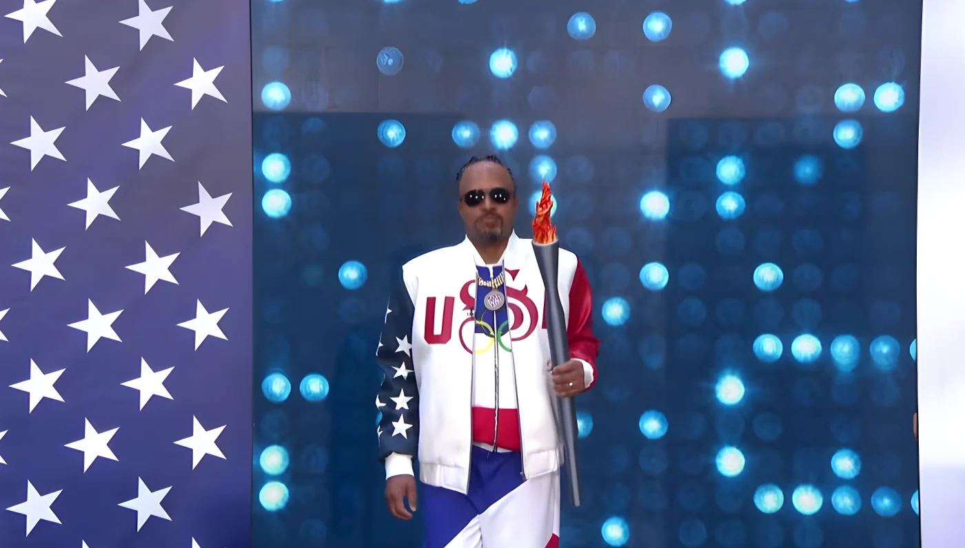 Craig Melvin as Snoop Dogg