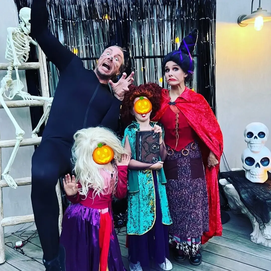 Dax Shepard and Kristen Bell with their children
