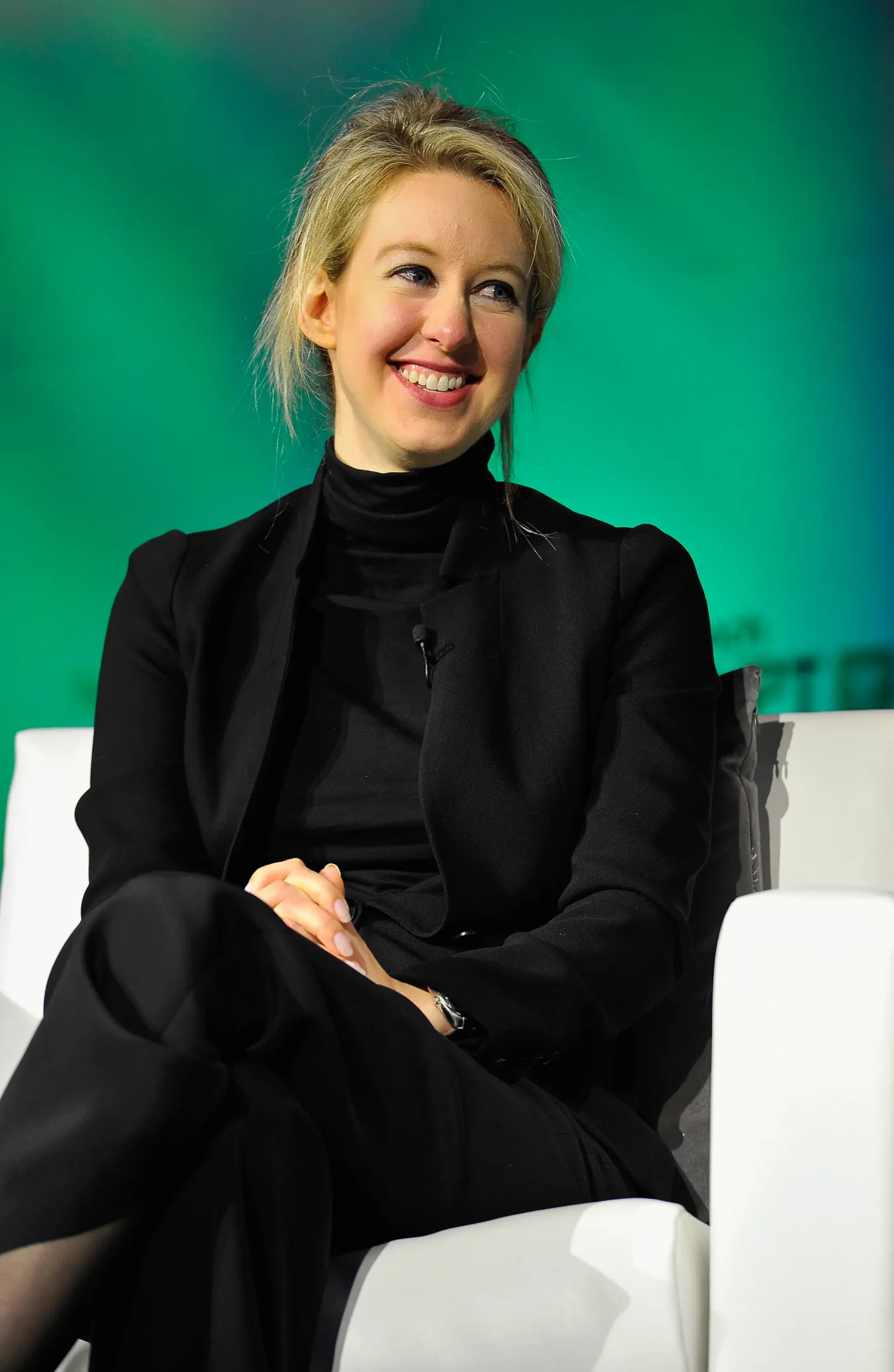 Elizabeth Holmes speaking onstage.