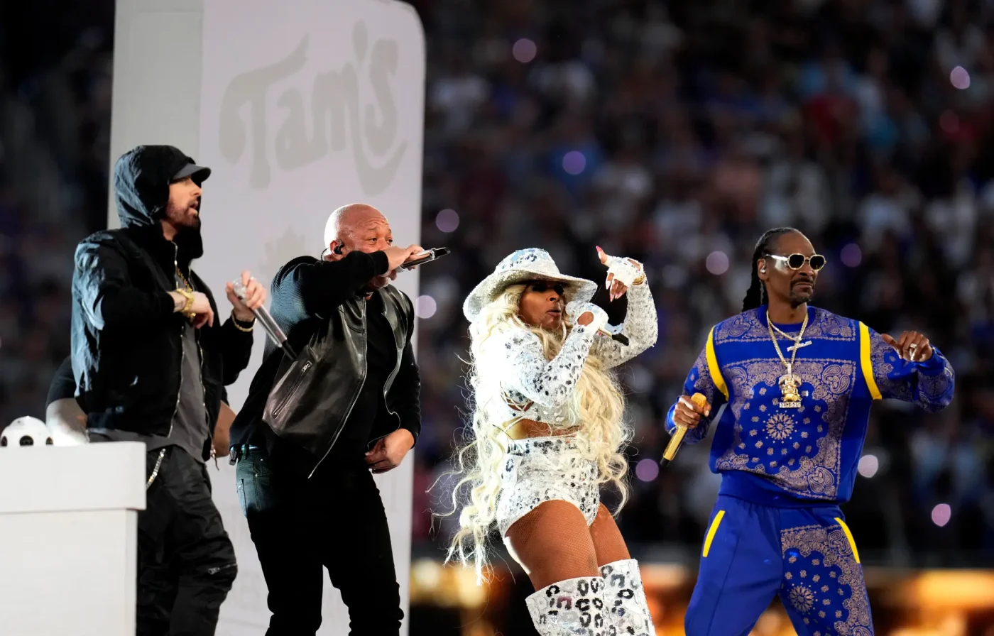 Eminem, Dr. Dre, Mary J. Blige, and Snoop Dogg performing at the Super Bowl LVI halftime show.