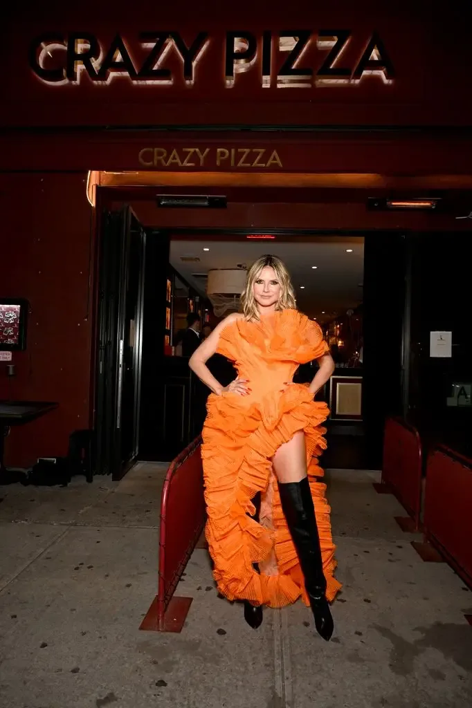 Heidi Klum wore a tangerine-orange Lever Couture dress