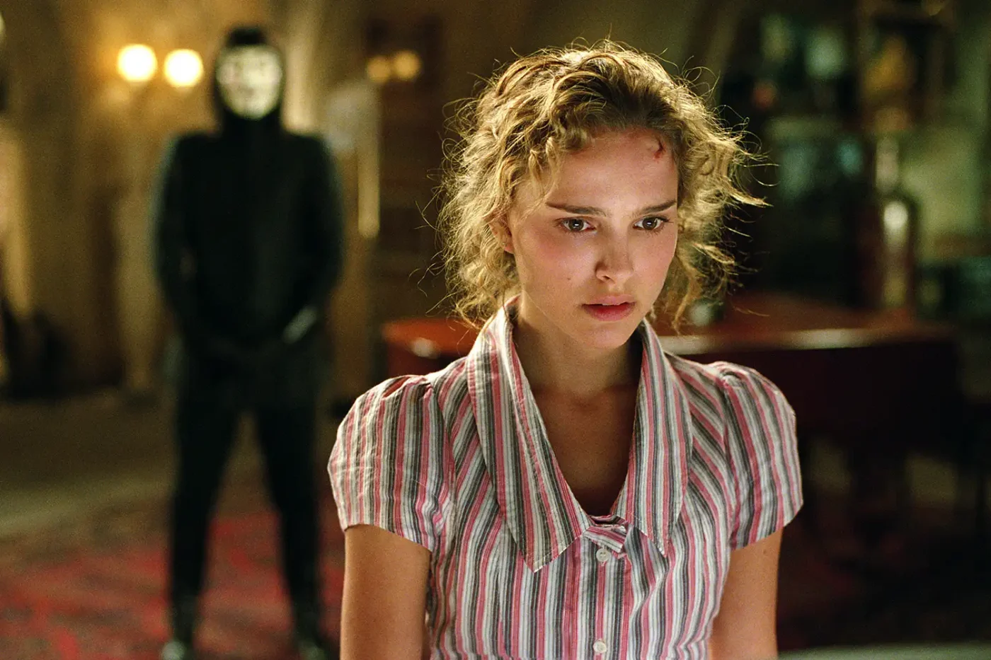 HUGO WEAVING and NATALIE PORTMAN. V for Vendetta (2006)