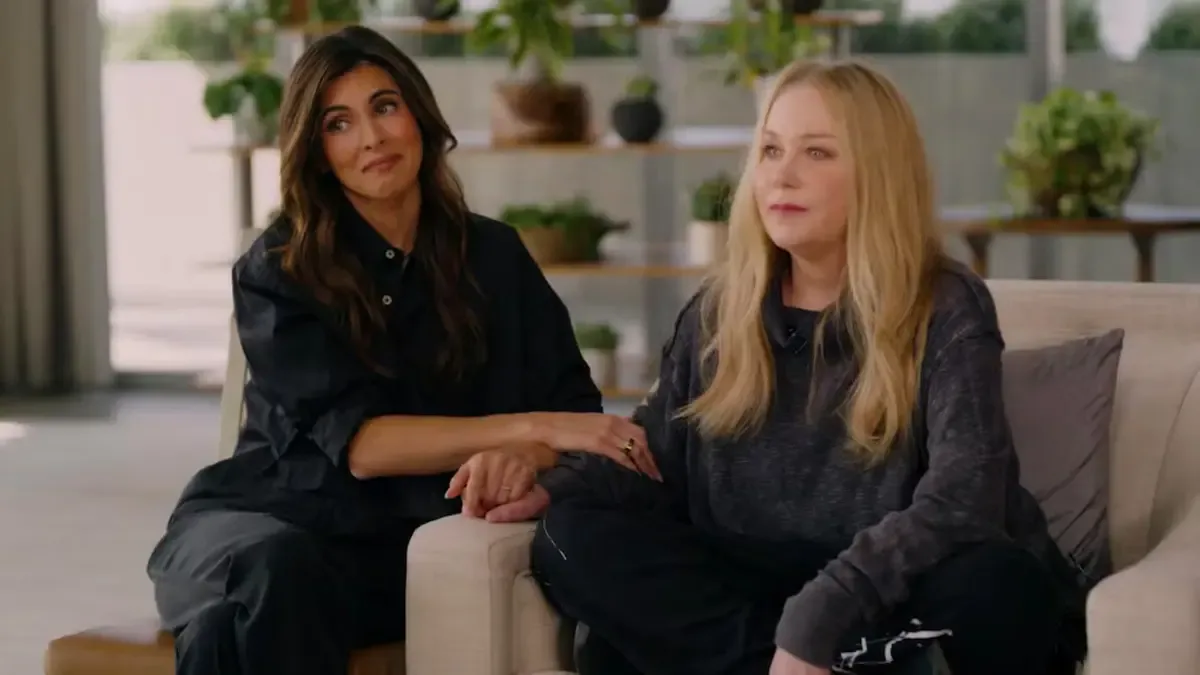 Jamie-Lynn Sigler and Christina Applegate