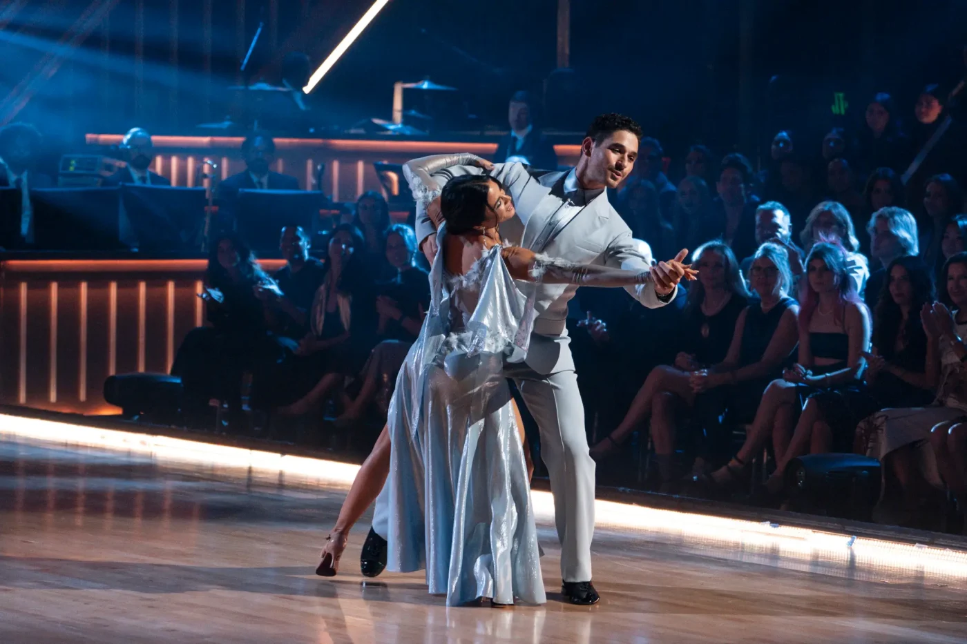 Jenna Dewan and Alan Bersten perform a ballroom dance on