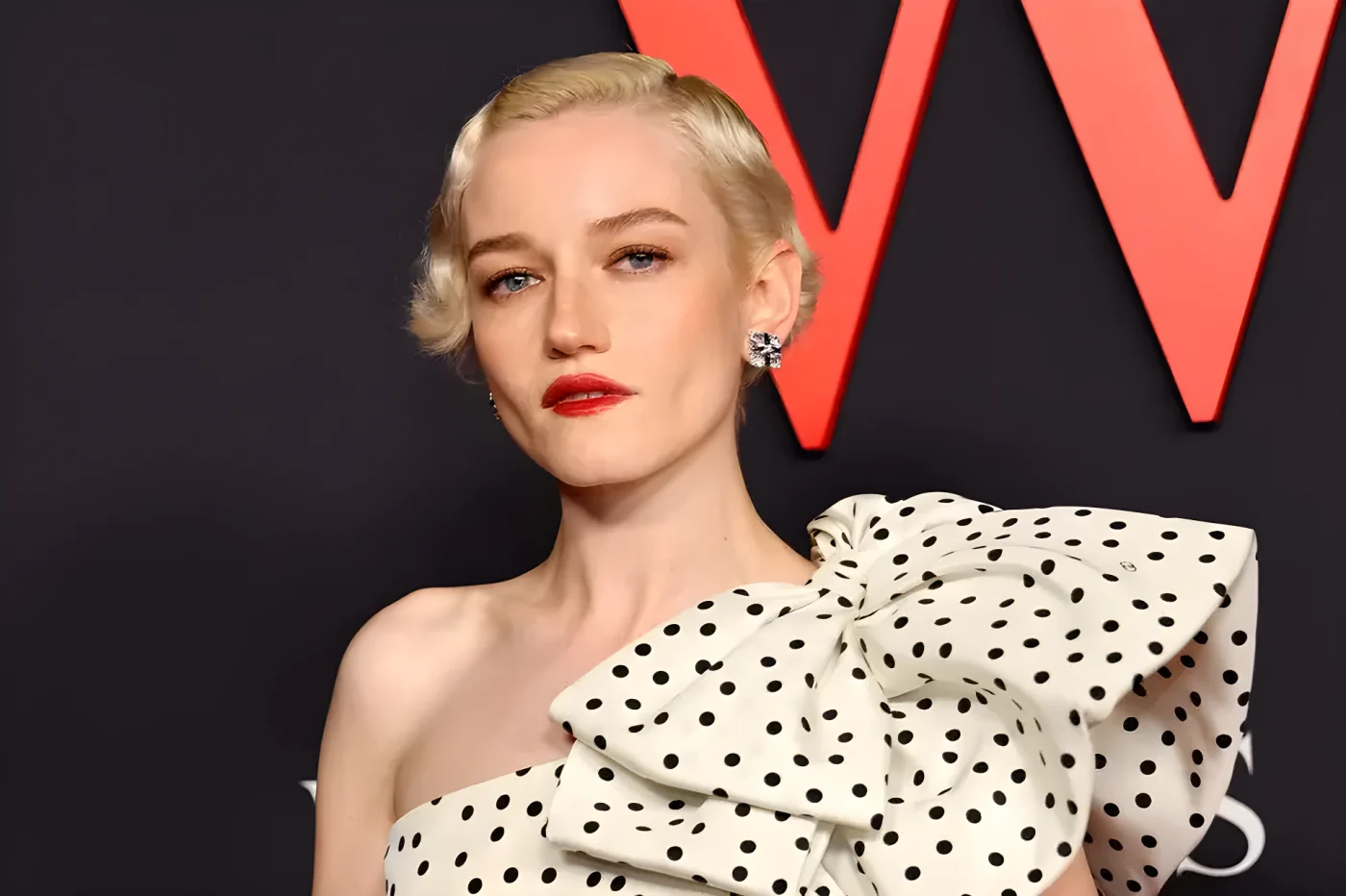 Julia Garner attends the Los Angeles premiere of Warner Bros. Pictures and New Line Cinema's "Weapons"
