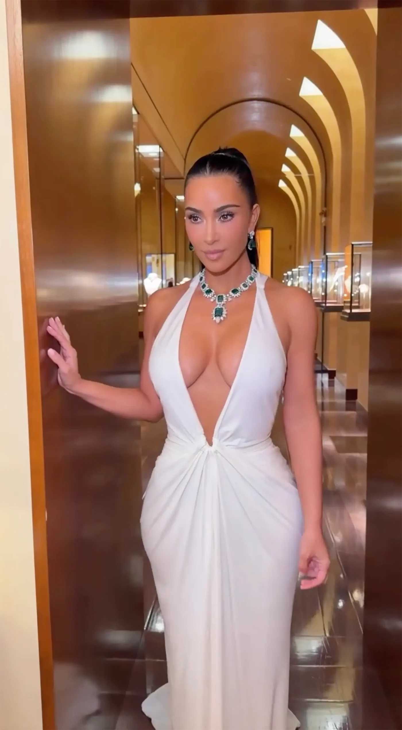 Kim Kardashian wearing Elizabeth Taylor