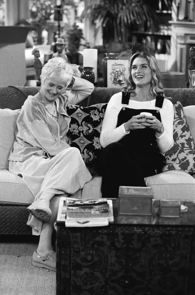 (l-r) Barbara Barrie as Helen