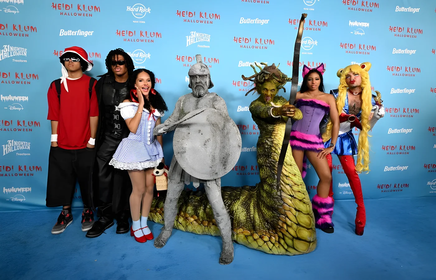 Like her mother, Lou is a lover of Halloween. In 2025, she posed alongside Johan Samuel, Henry Samuel, Kayla Betulius, Tom Kaulitz, Heidi Klum, Lou Samuel and Bill Kaulitz