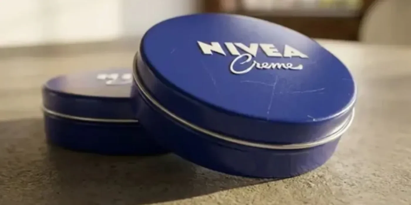 Los expertos coinciden: usar la crema Nivea de lata azul puede ayudar a cuidar las uñas y las cutículas
