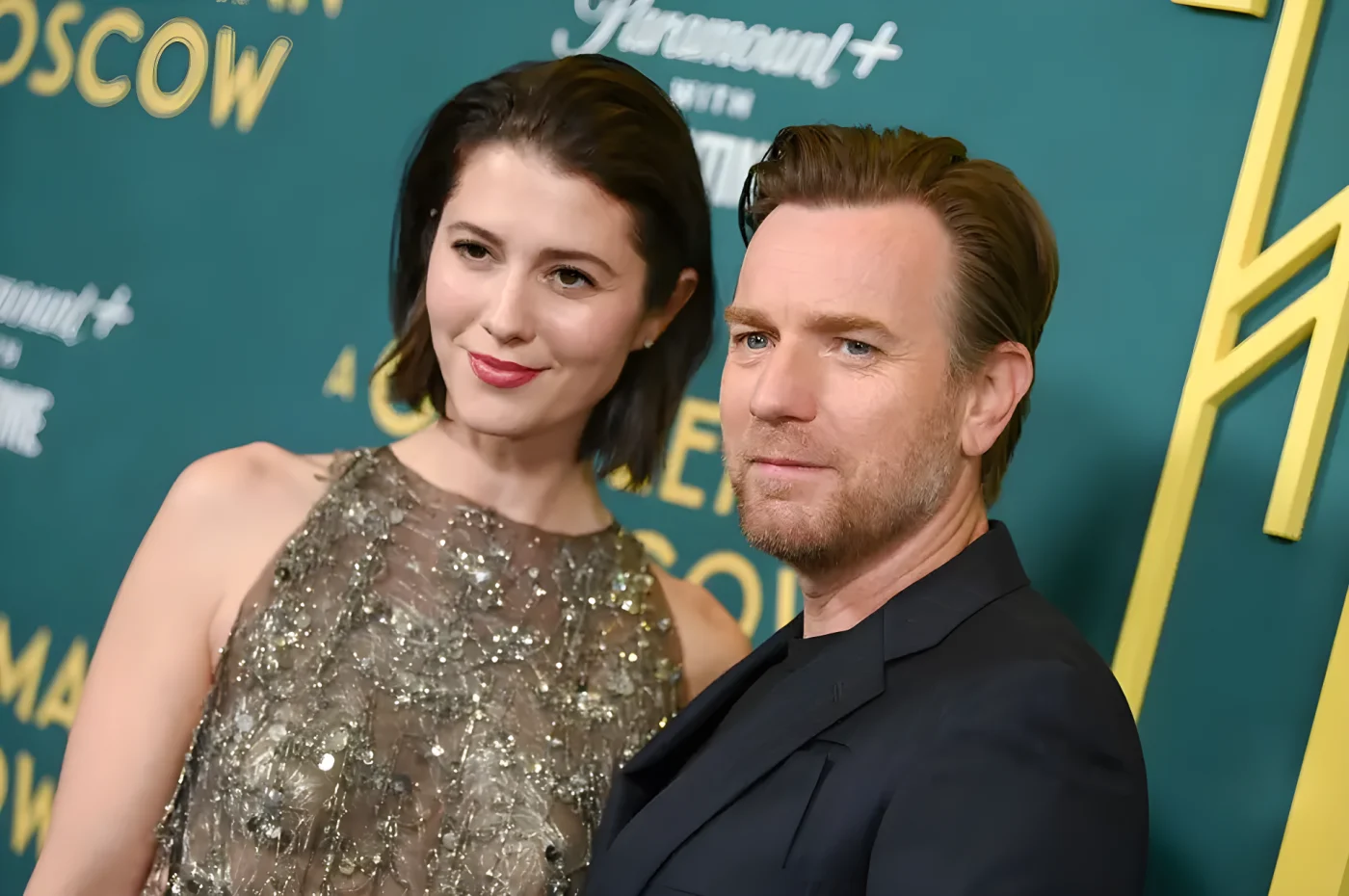 Mary Elizabeth Winstead and Ewan McGregor pose