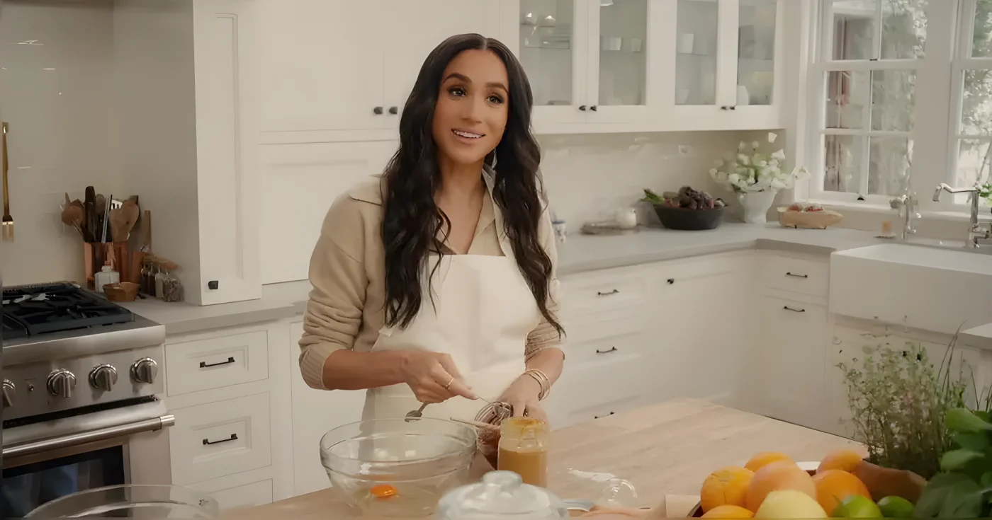 Meghan Markle cream apron