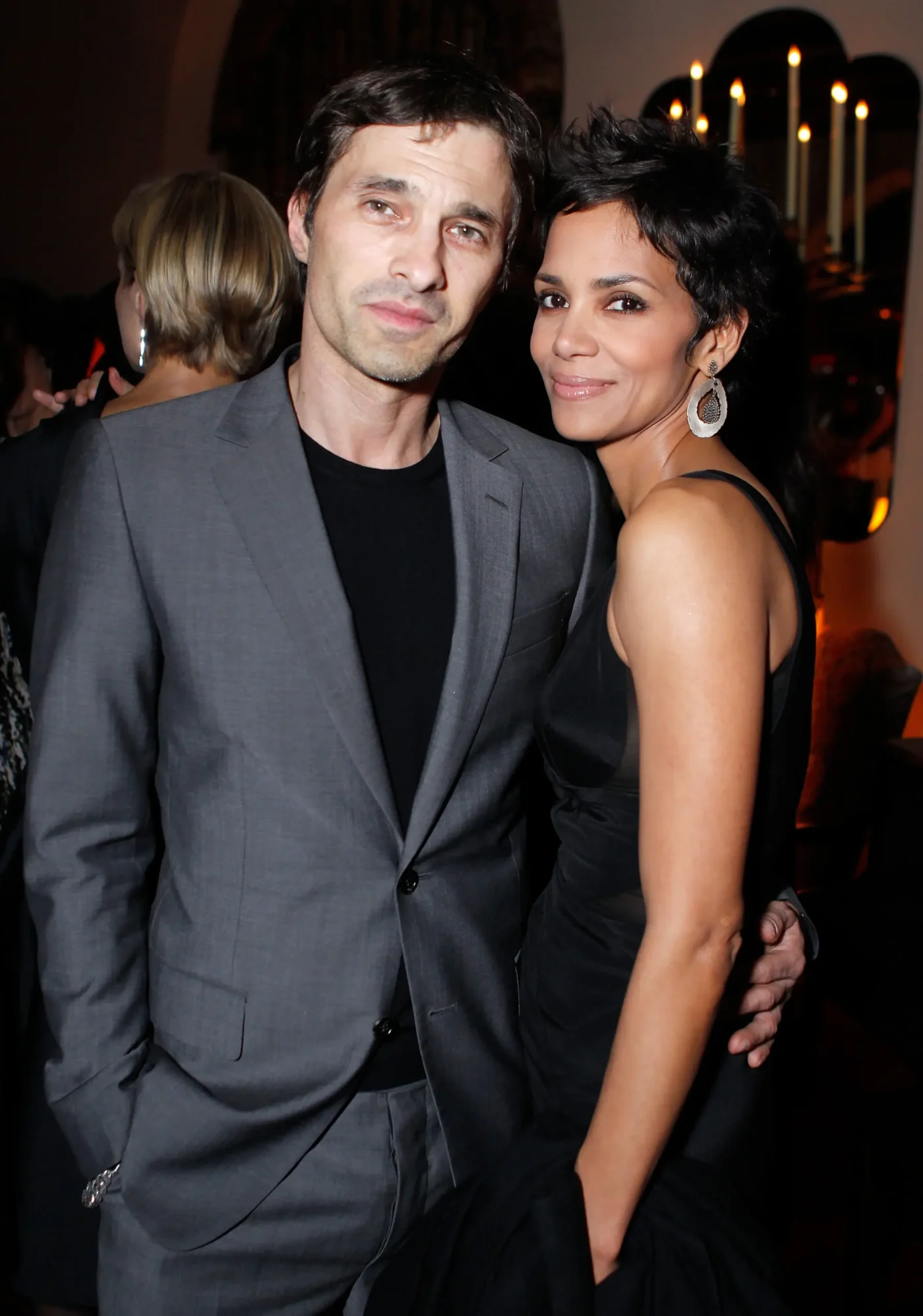 Olivier Martinez and actress Halle Berry attend an Oscar dinner.