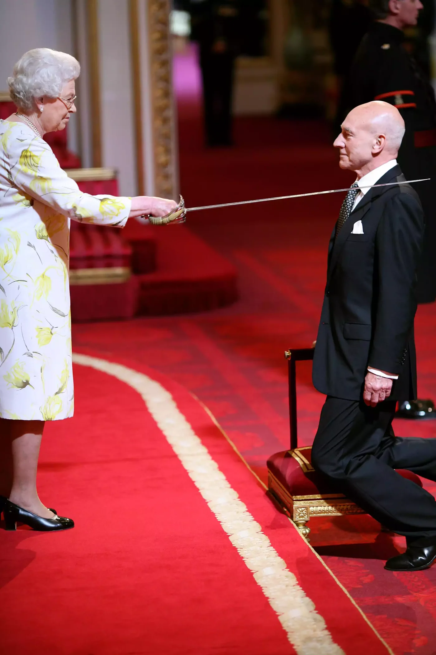 Patrick Stewart, Knighthood, Investiture at Buckingham Palace