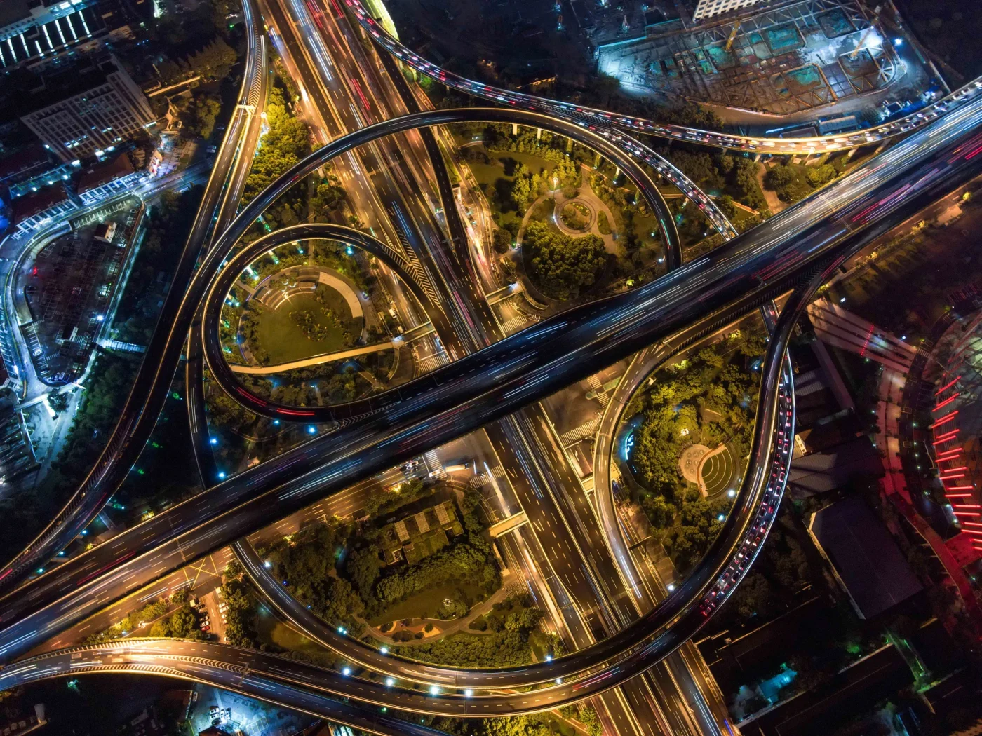 Quali sono le dinamiche più frequenti nei tratti urbani ad alto scorrimento?