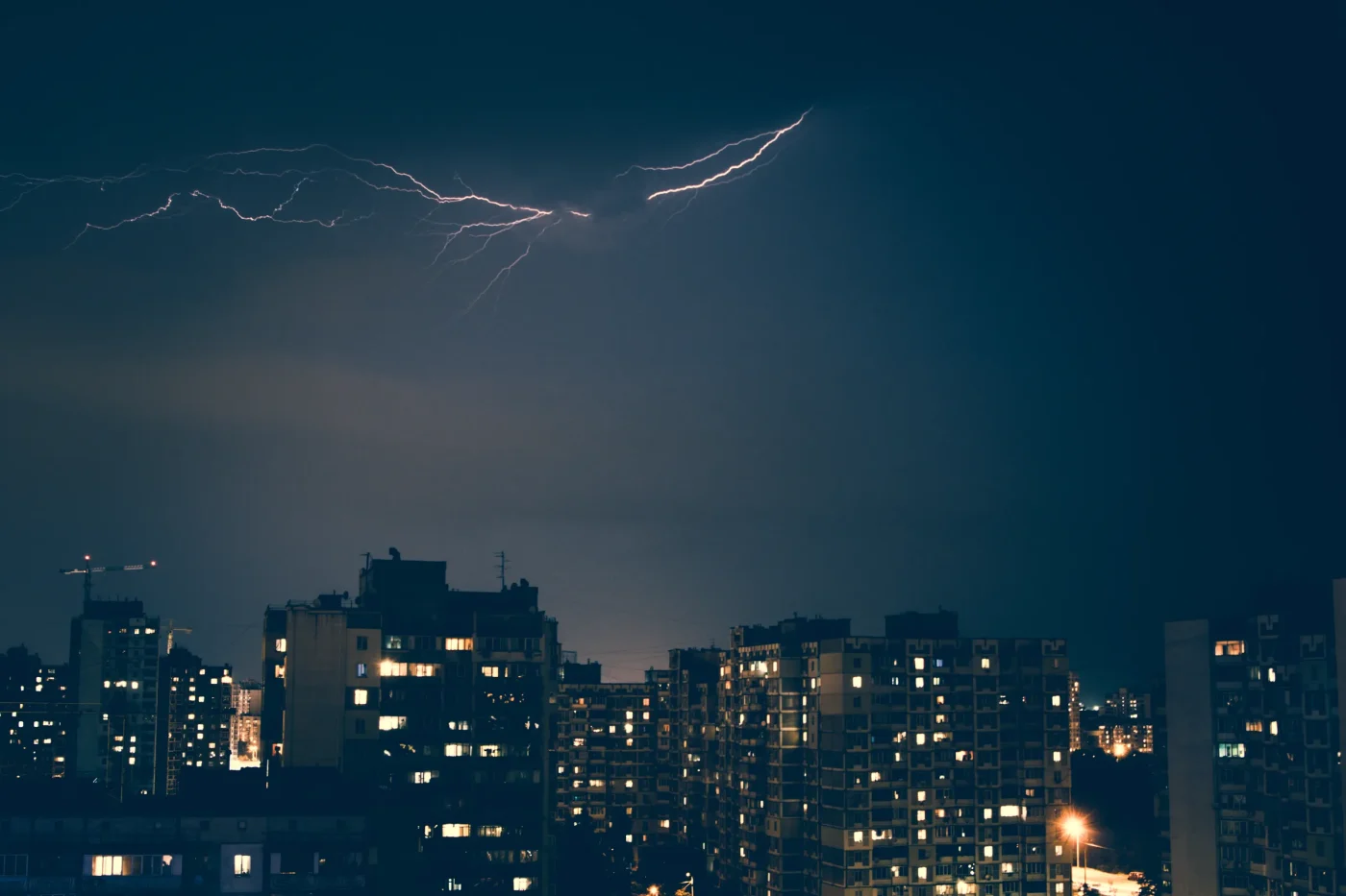 Blackout e disservizi digitali: l'impatto su cittadini e web