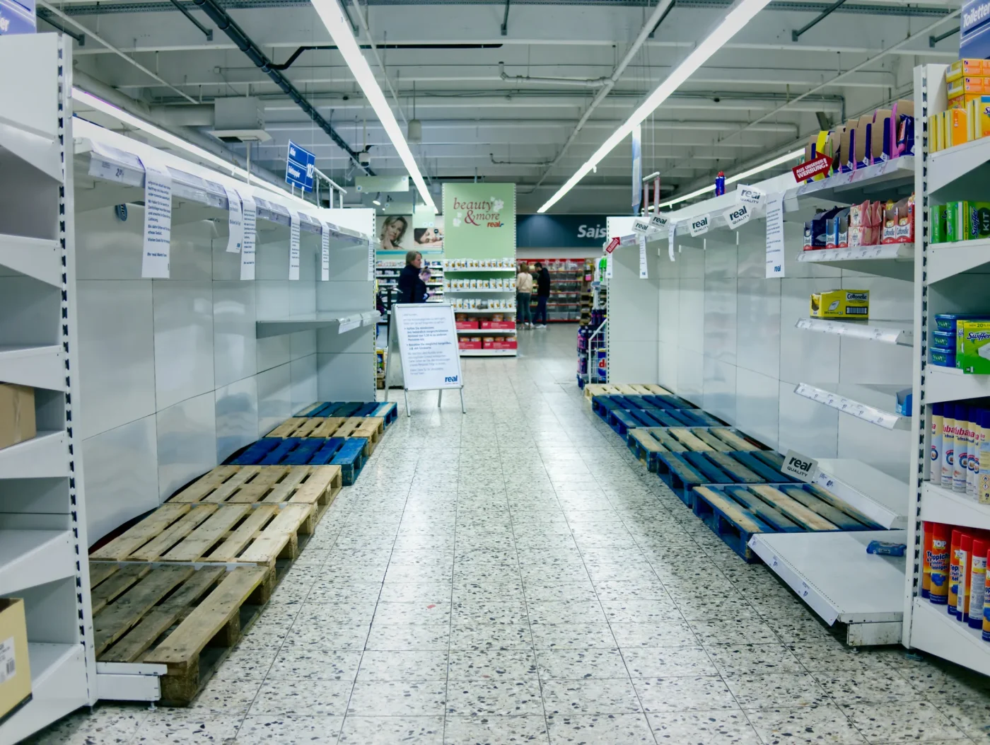 Cosa ha causato i supermercati vuoti e dove si concentrano i disagi