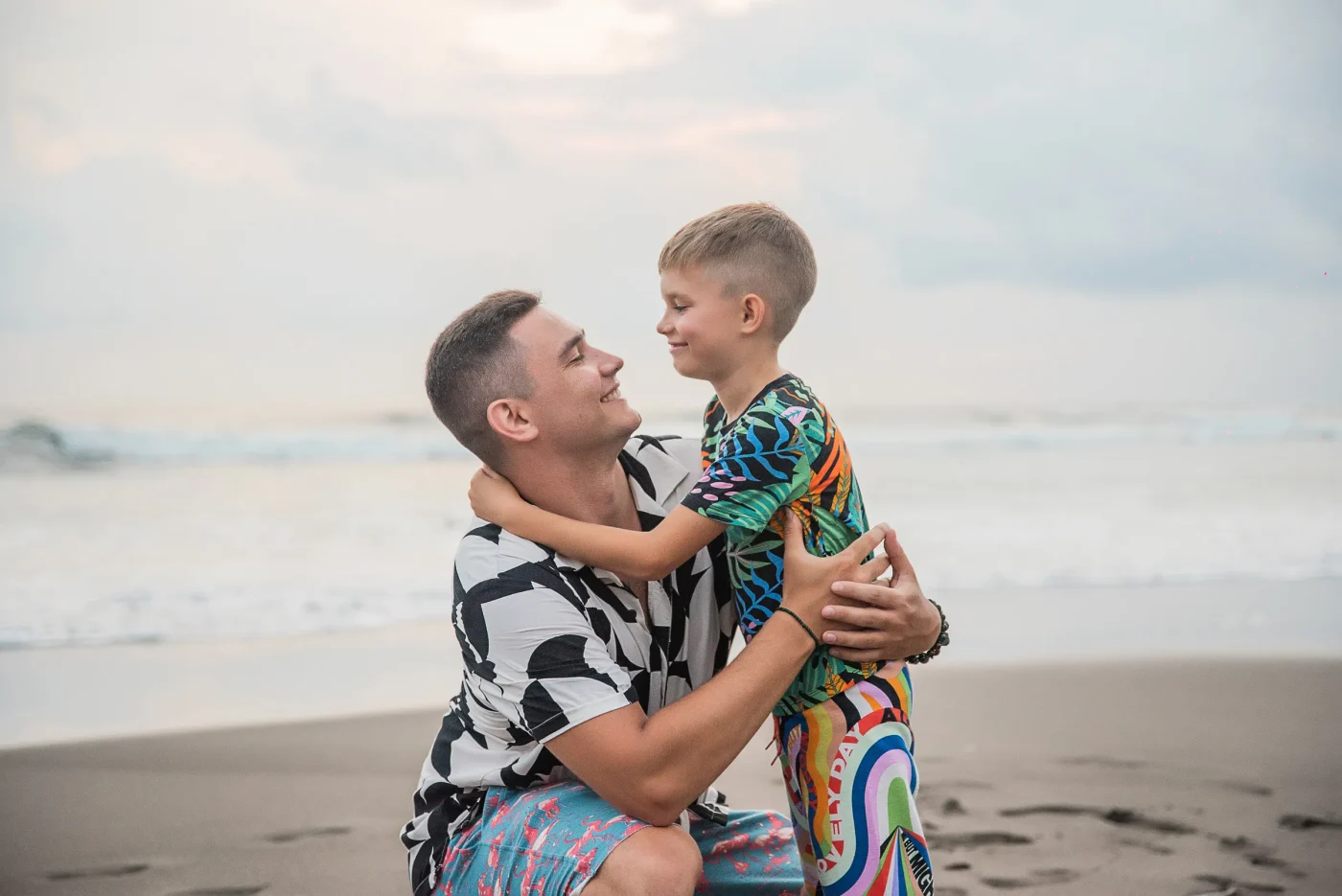 L'infanzia con le zie e il nodo del rapporto con il padre Gennaro