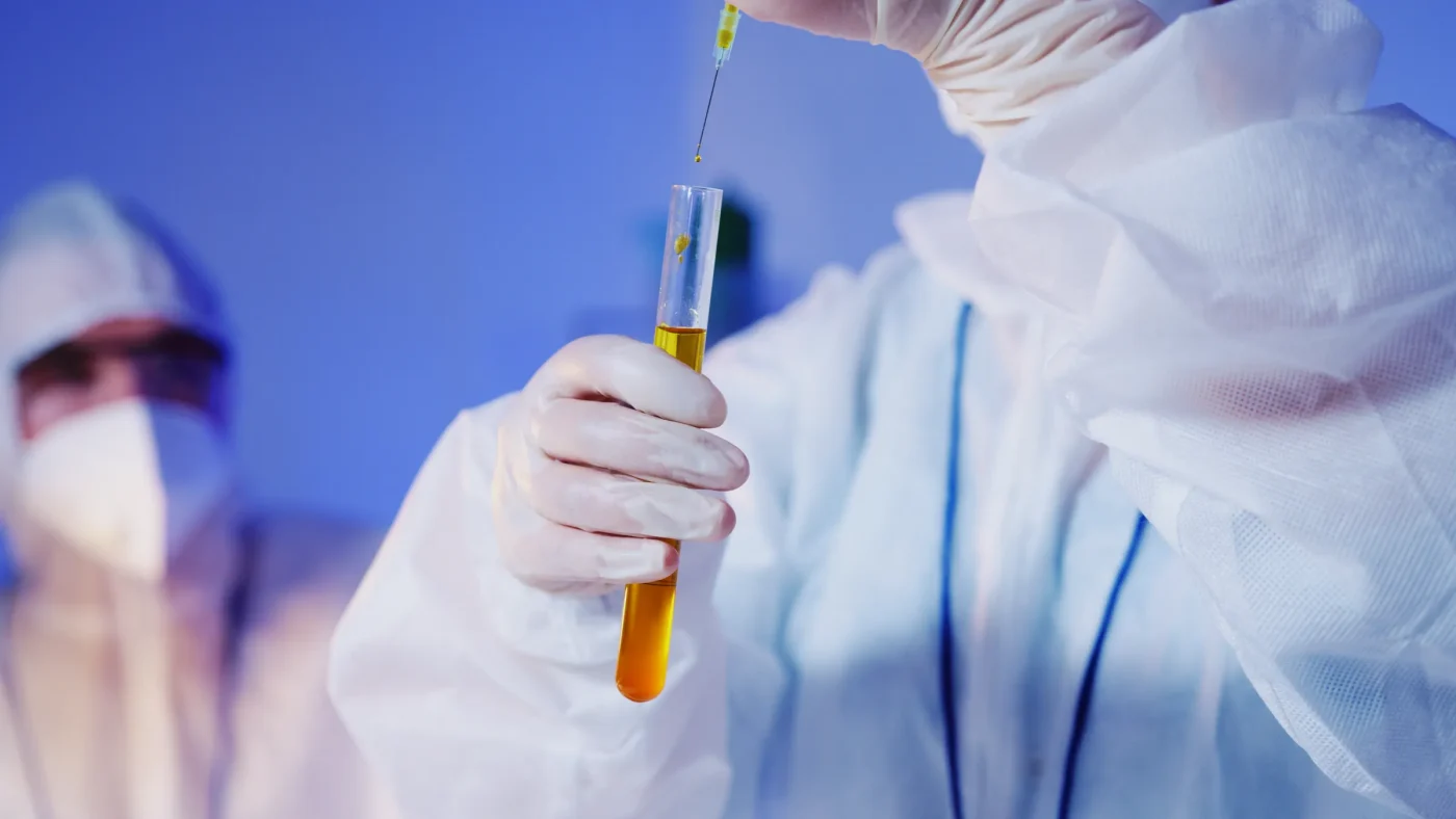 Quali sono i tre profili genetici ignoti isolati sui reperti?