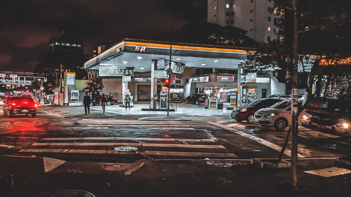 La sequenza dei colpi ai distributori di carburante