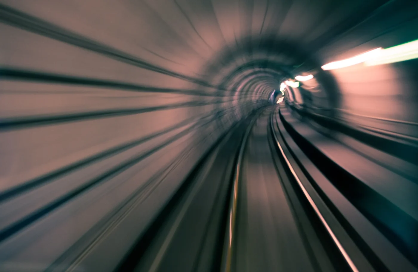 Come funziona l'acceleratore LHC e cosa accade nei tunnel