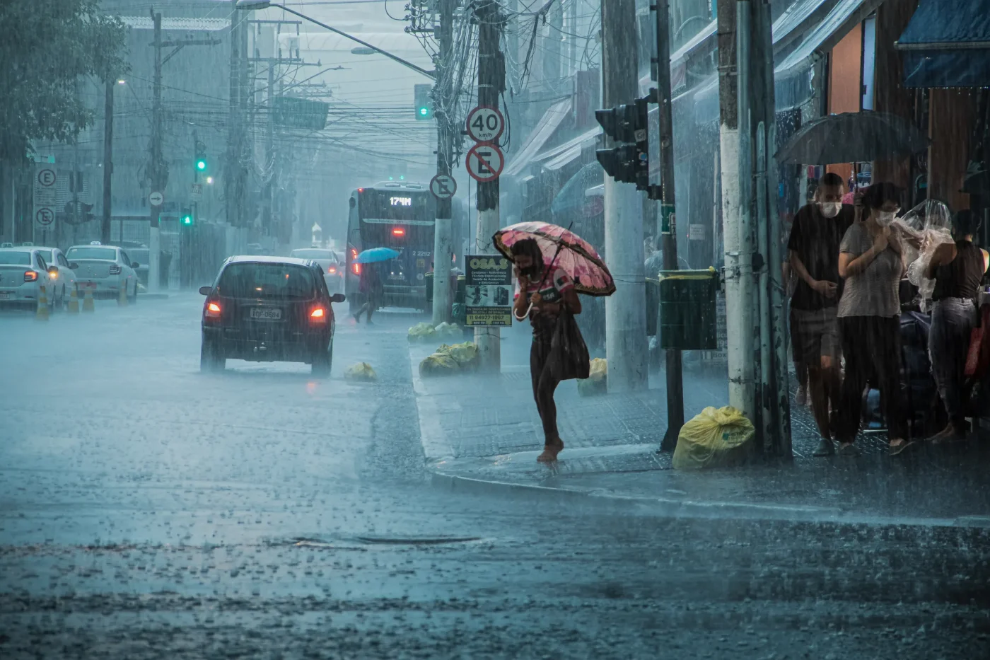 Come comportarsi durante la fase di emergenza meteo?