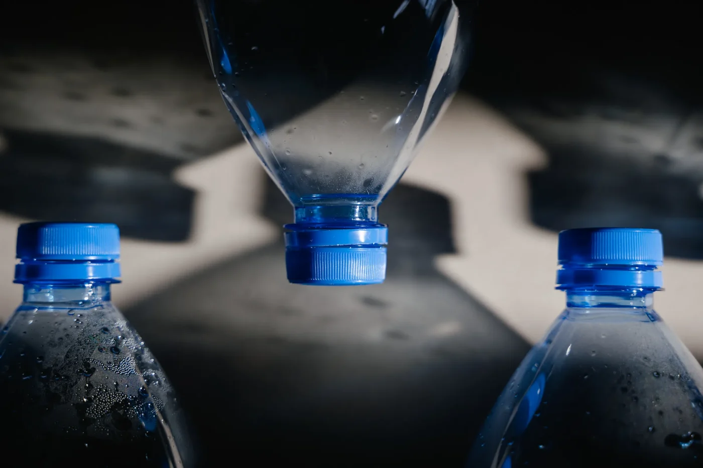PerchΓ© usare i tappi di plastica come stampi per il cemento