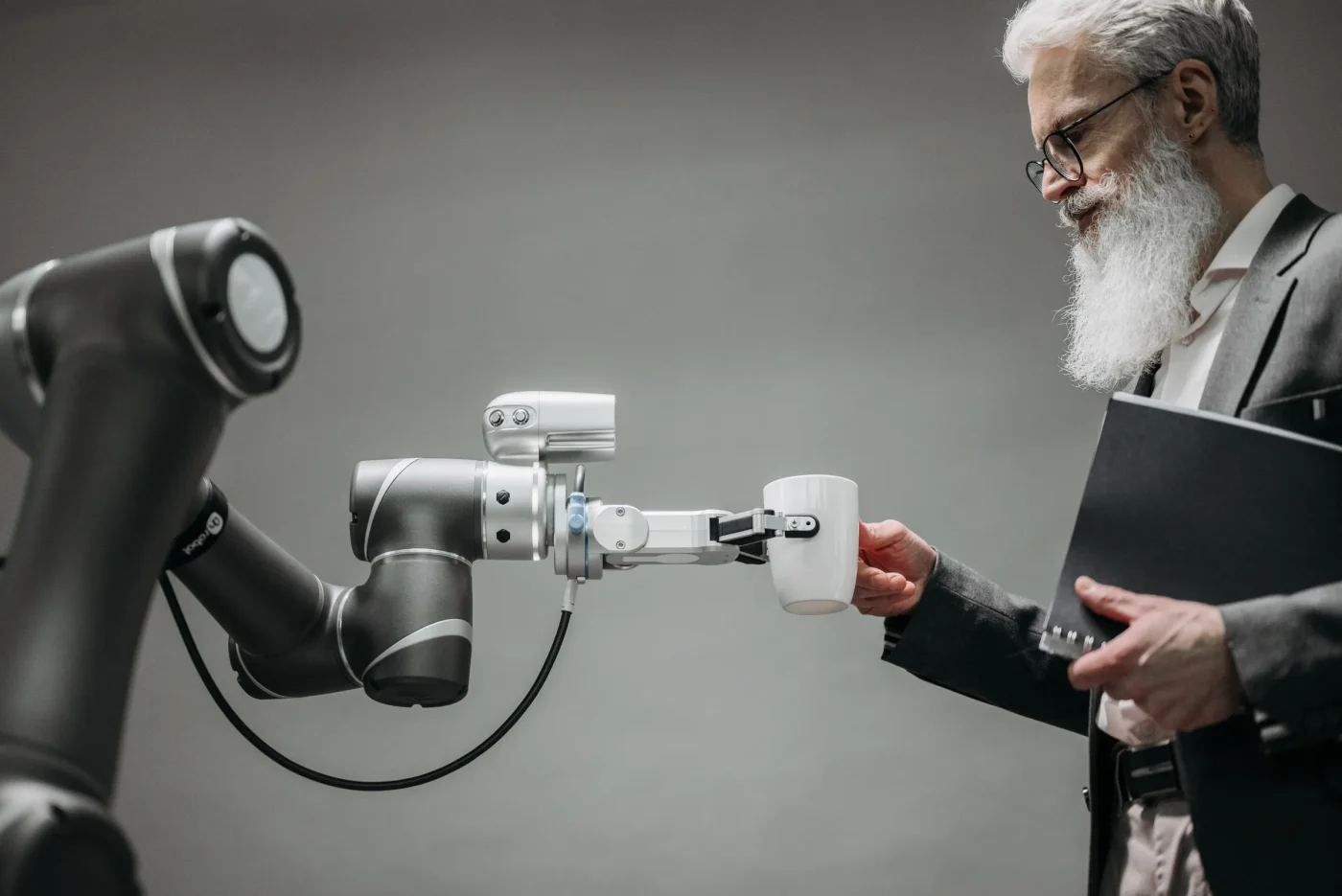 Oltre il mito della tecnologia: cosa racconta davvero il film