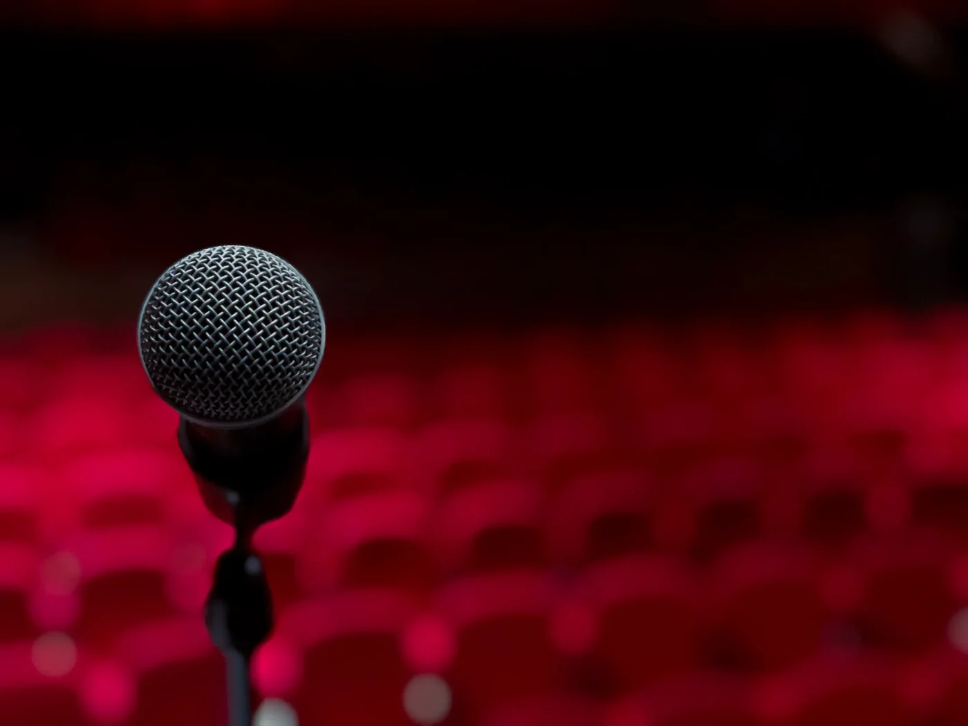 Il mestiere del comico tra reale e surreale: i dettagli dell'incontro