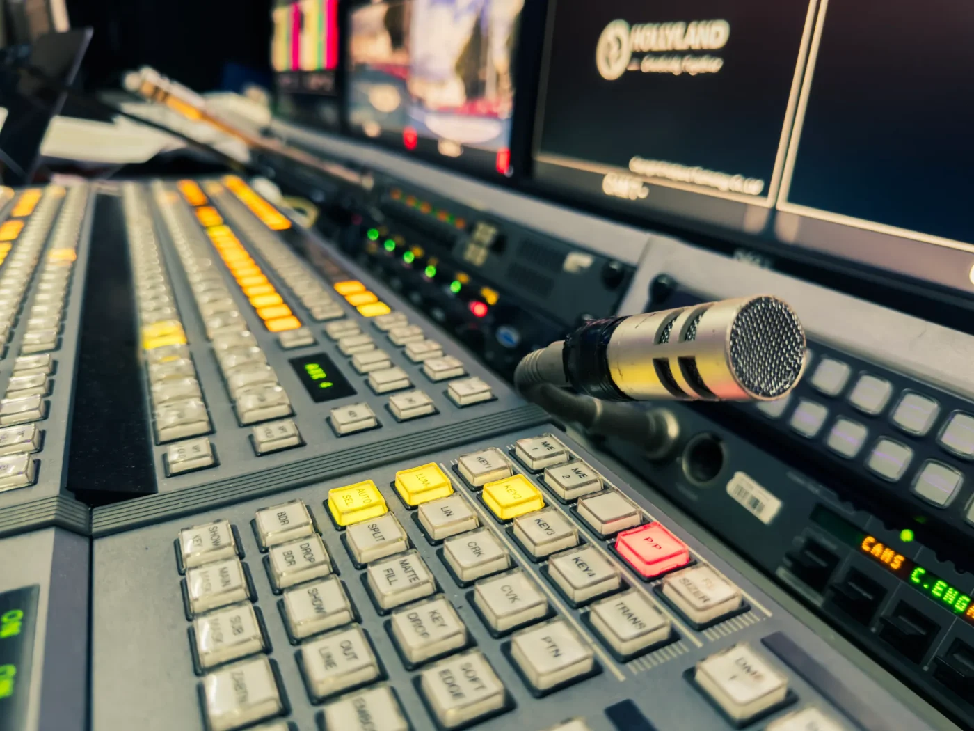 Il mito del talk show spontaneo contro il rigore della scaletta