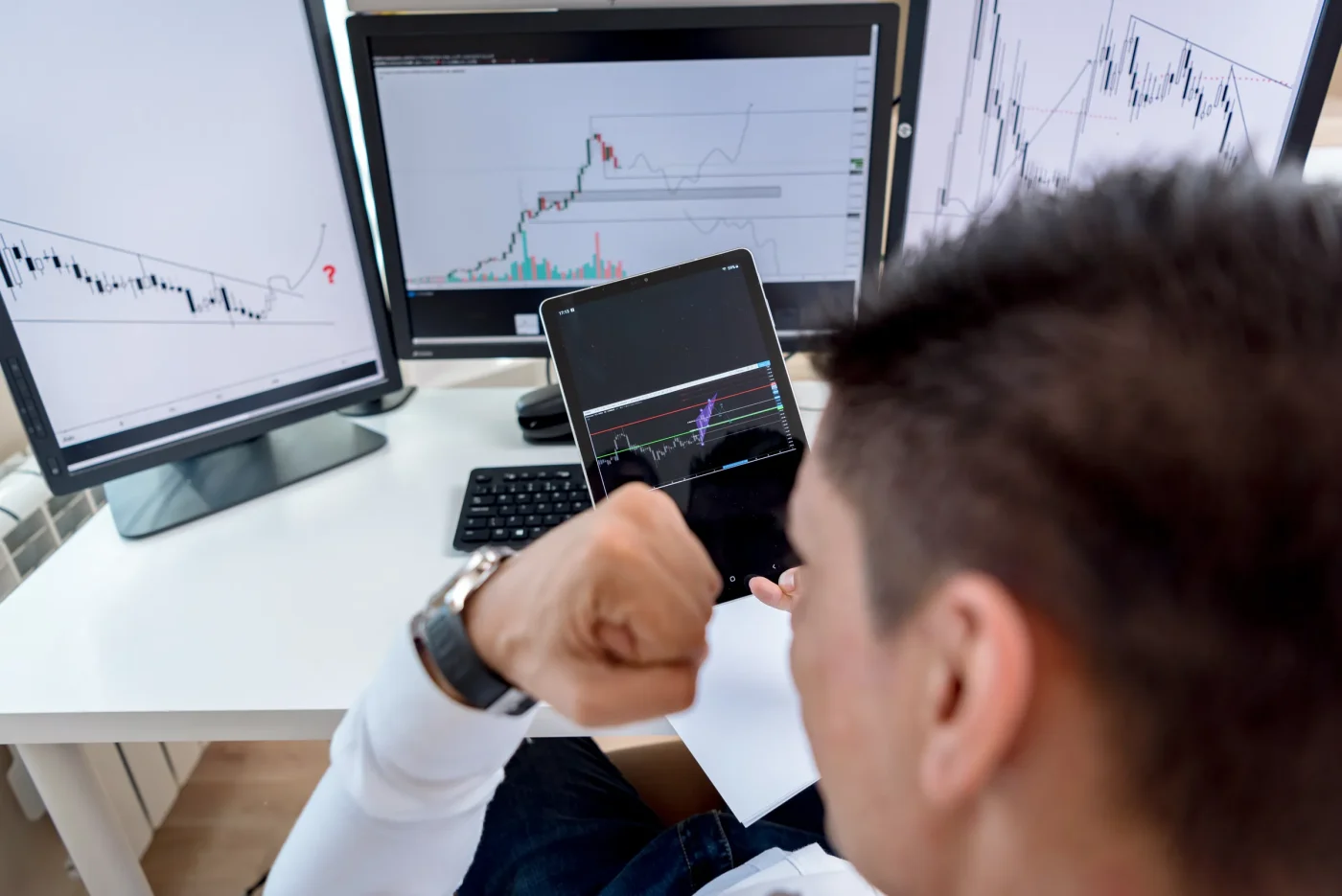 Cosa monitorare prima di operare sul titolo