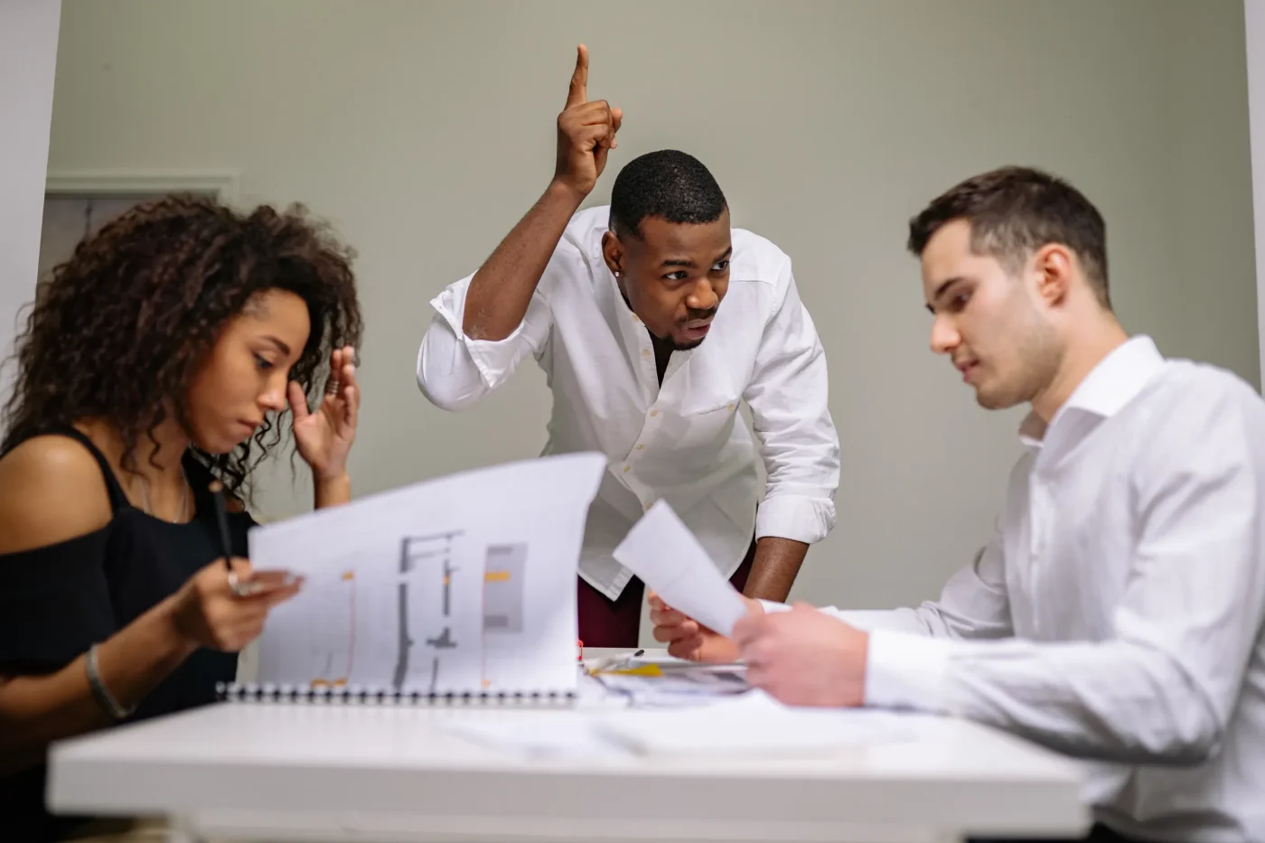 Confronto tra le posizioni dell'addio
