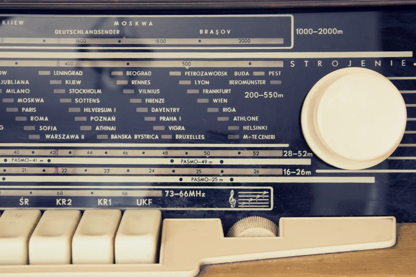 Frequenze tradizionali contro streaming online: il confronto