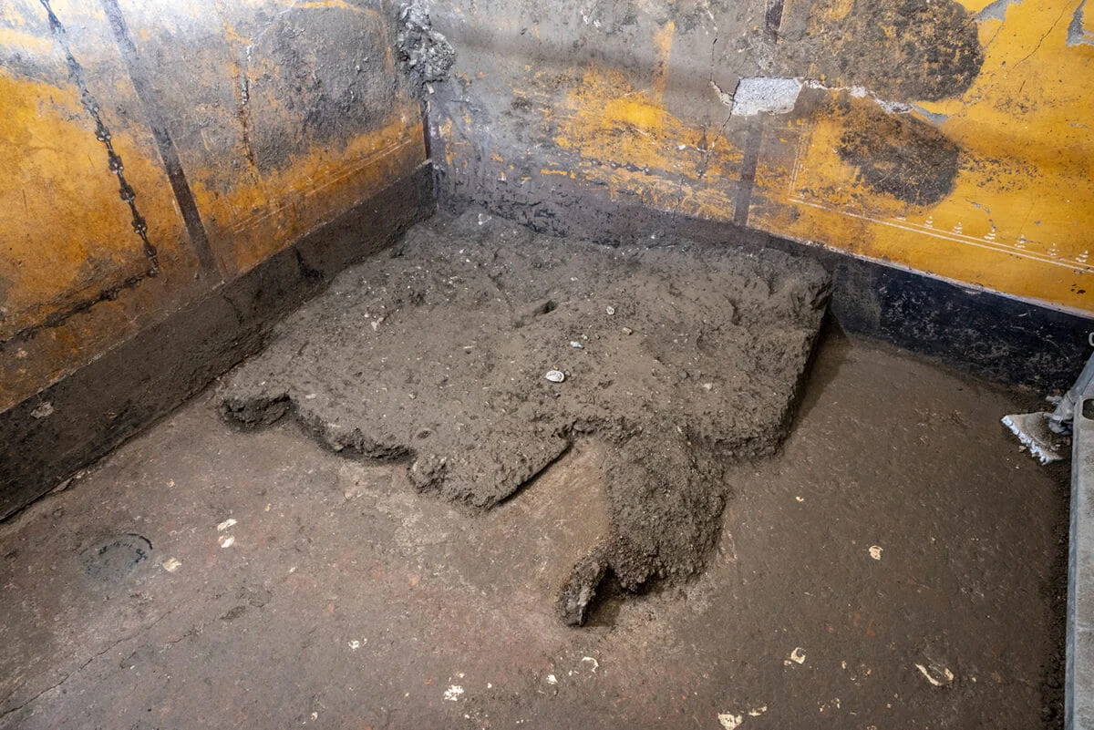 Pompeii wardrobe found untouched since 79 CE holds a woman
