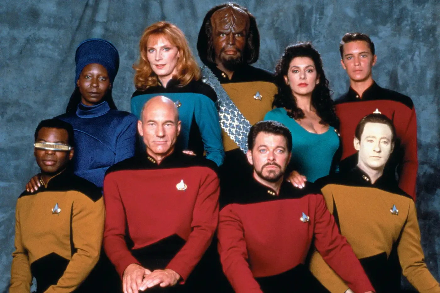 Promotional portrait of the cast of
