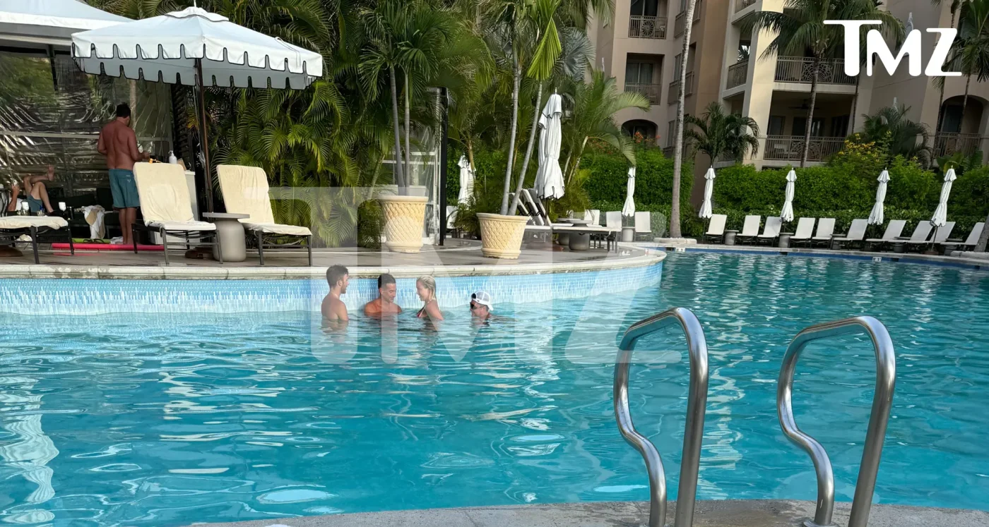 Savannah Chrisley and Jason Galanis in a pool.