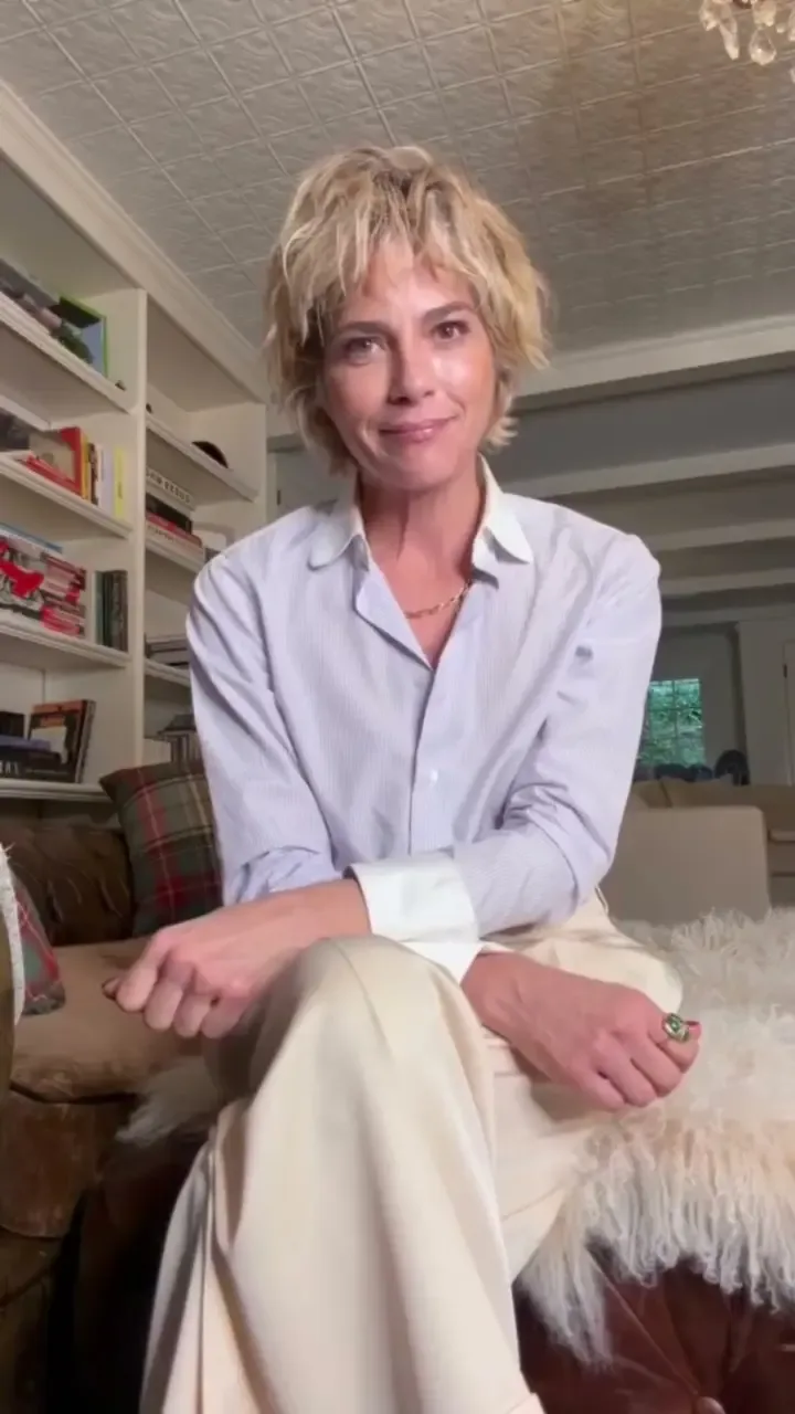 Selma Blair with short blonde hair in a room.