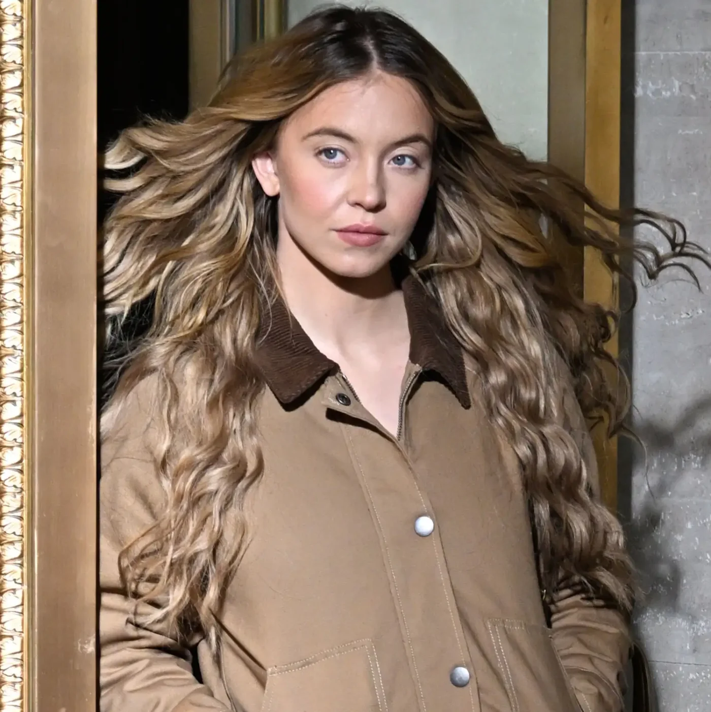 Sydney Sweeney is seen filming on "The Housemaid
