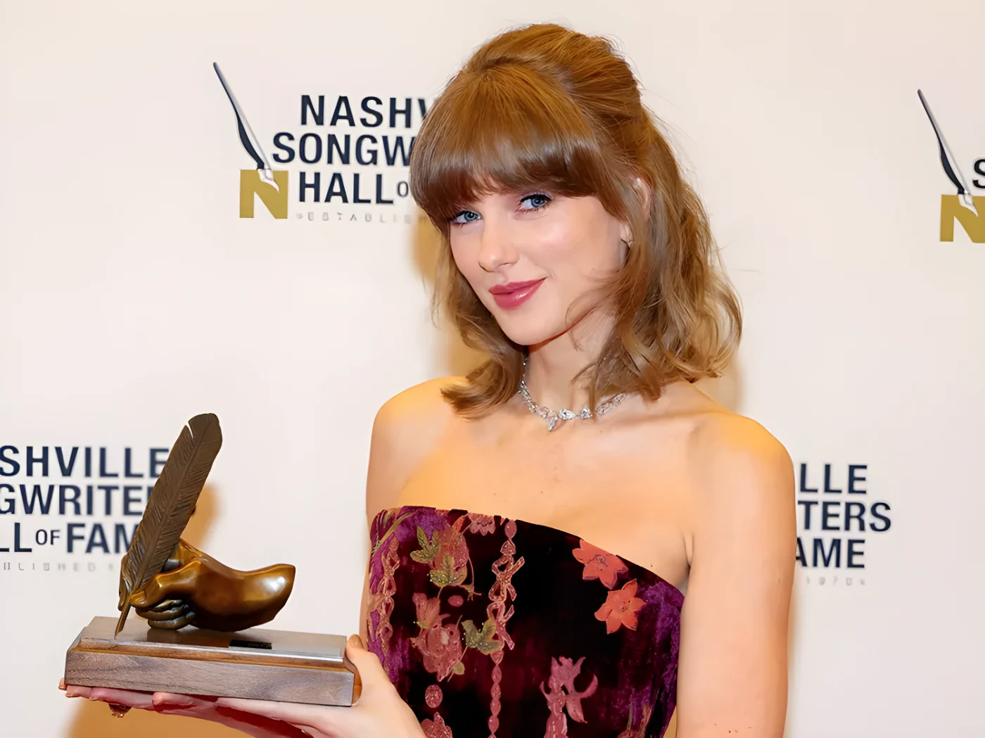 Taylor Swift with short hair in a velvet dress