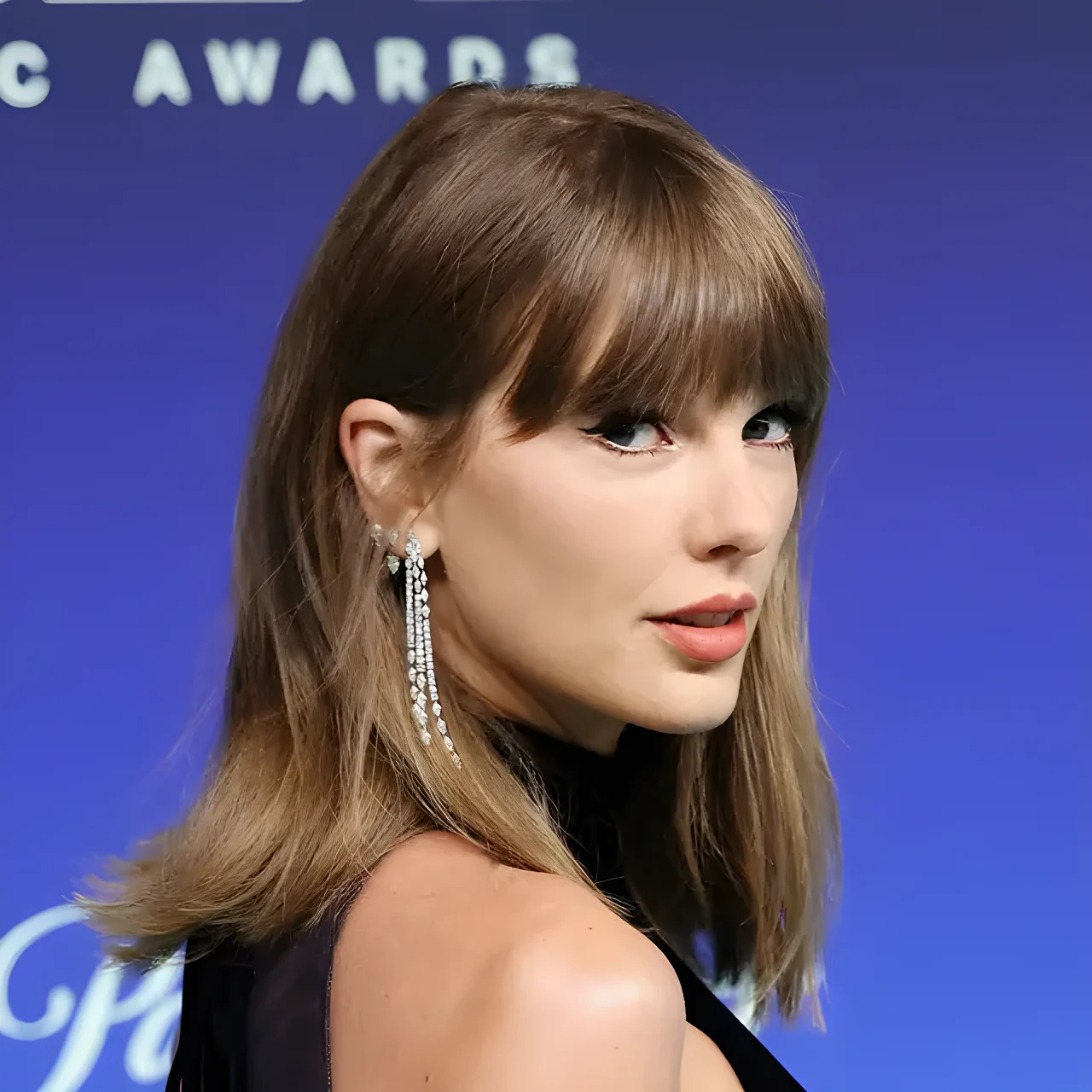 Travis Kelce makes show of support for wife Taylor Swift after missing out on the VMAs