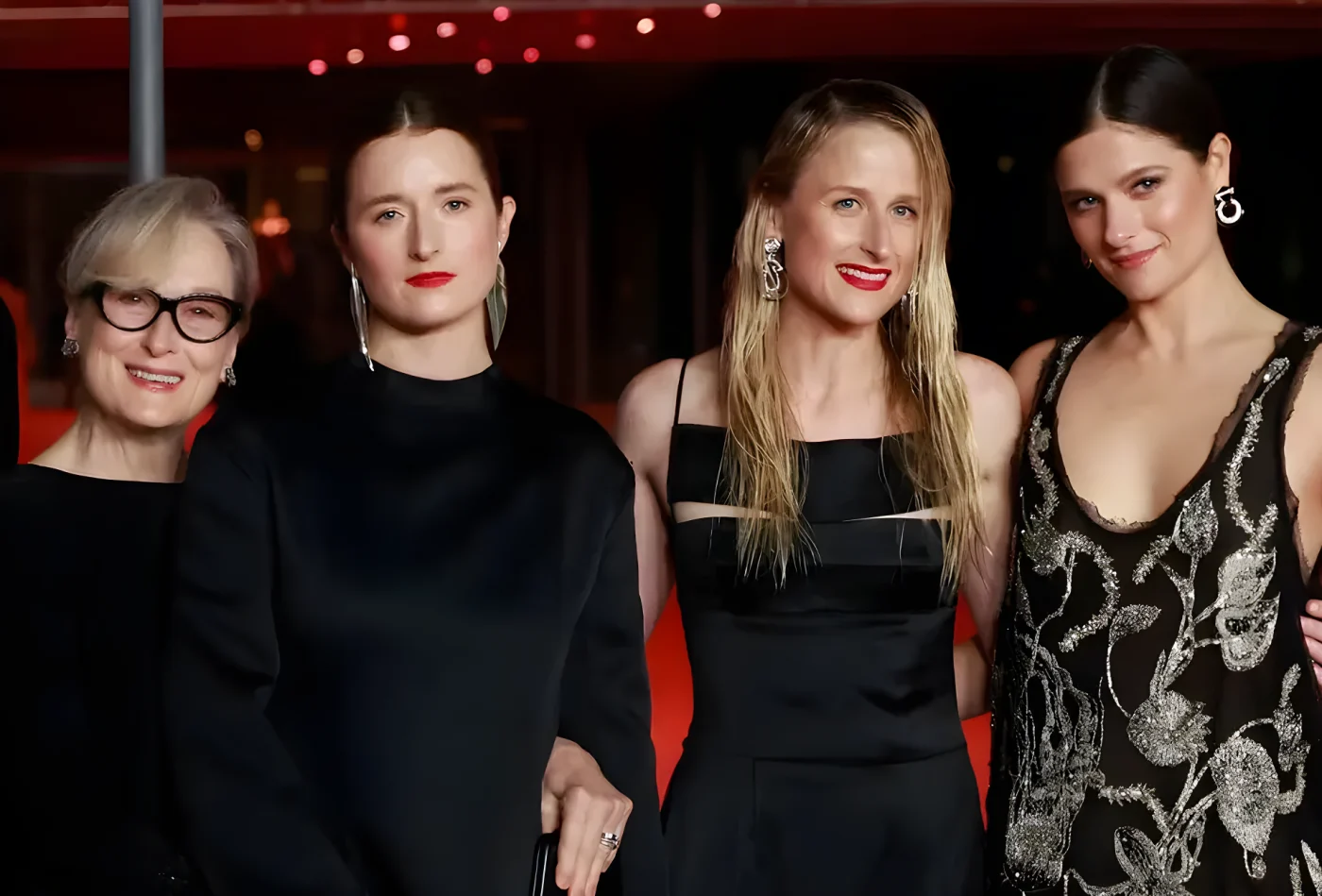 US actress Meryl Streep (L) with her daughters Grace Gummer (2L), Mamie Gummer (2R) and Louisa Jacobson (R)
