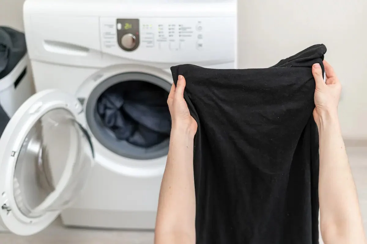 Why experts advise leaving the washing machine door open when the wash is finished.