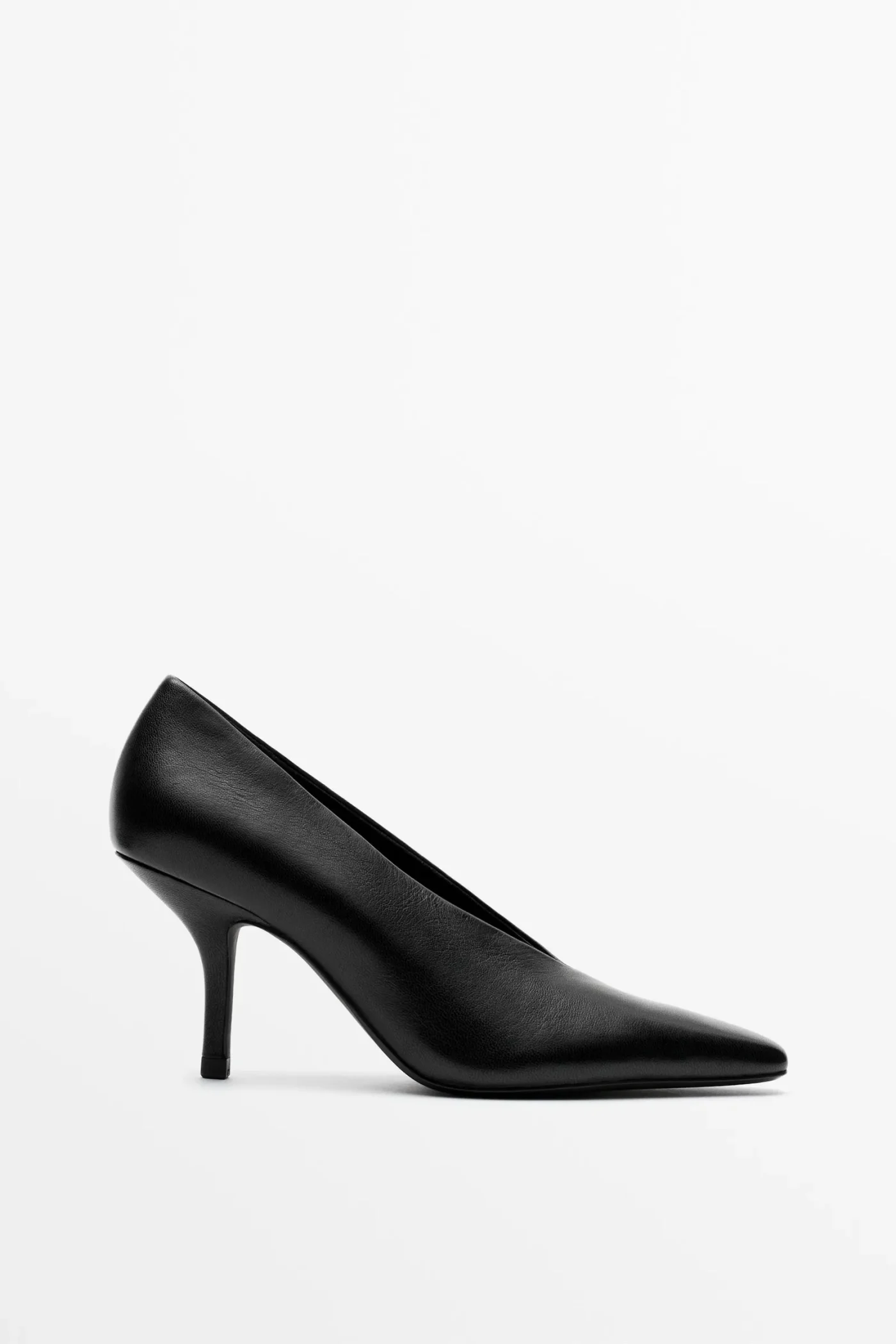 Zapatos pumps negros de Massimo Dutti